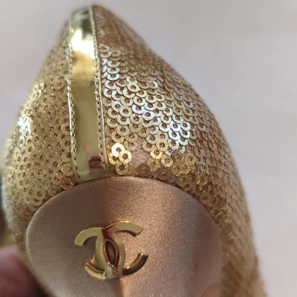 CHANEL Quilted Sequin Satin round toe gold celebrity heels size 6.5 - Picture 15 of 16